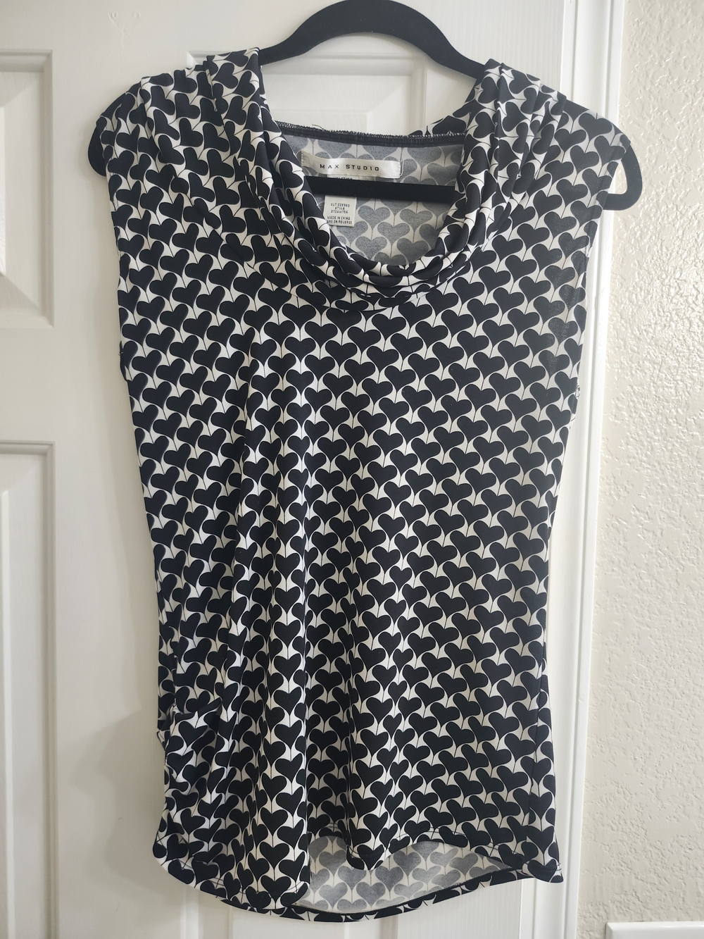 Max Studio Black & White Heart-Print Cowl Neck Camisole